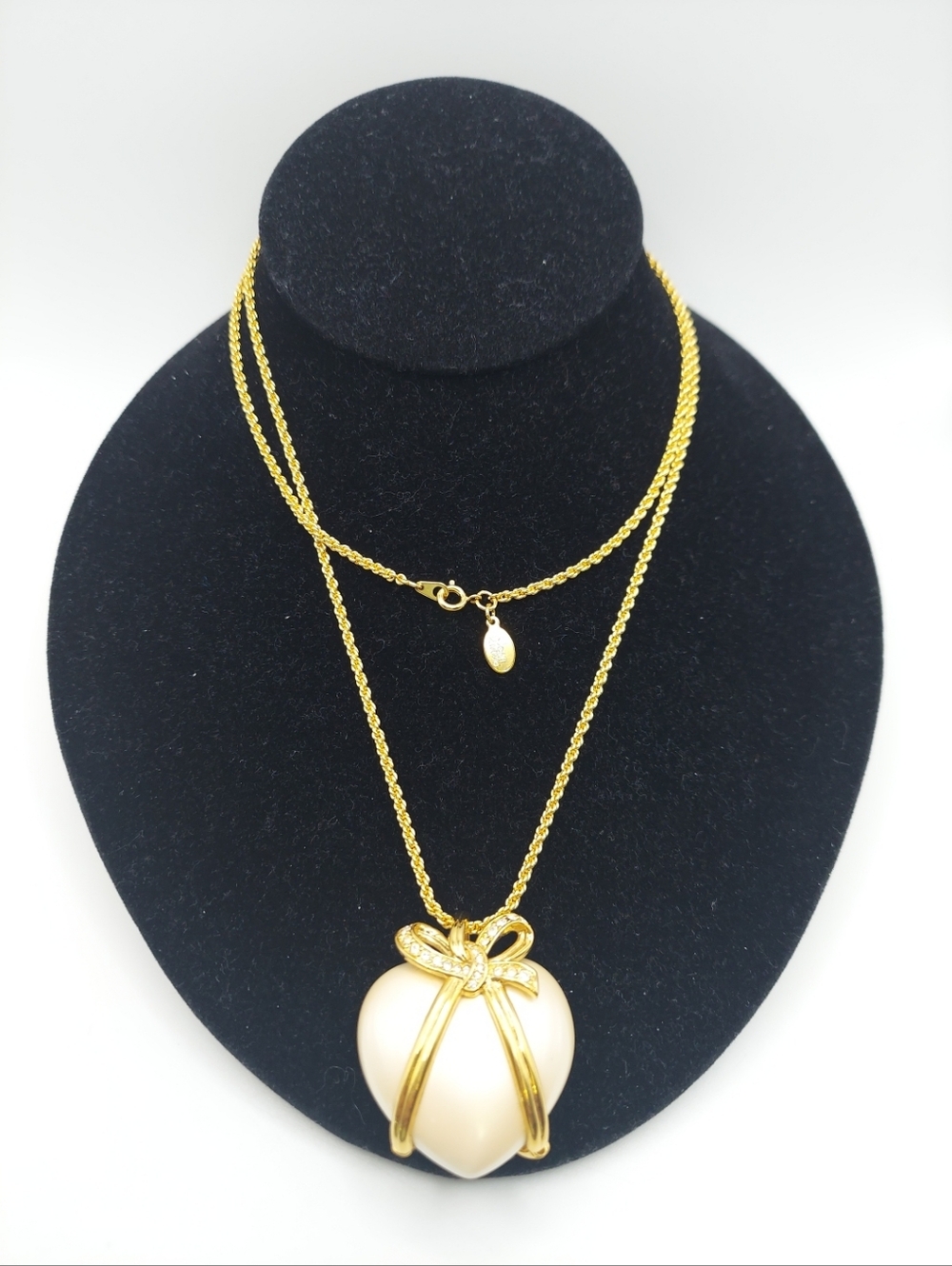 Joan Rivers Bow Heart 2.5" Vtg Necklace 14.5", VGC.